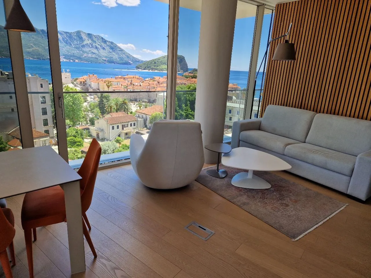 Rent, two bedroom apartment, 84m², Centar, Budva
