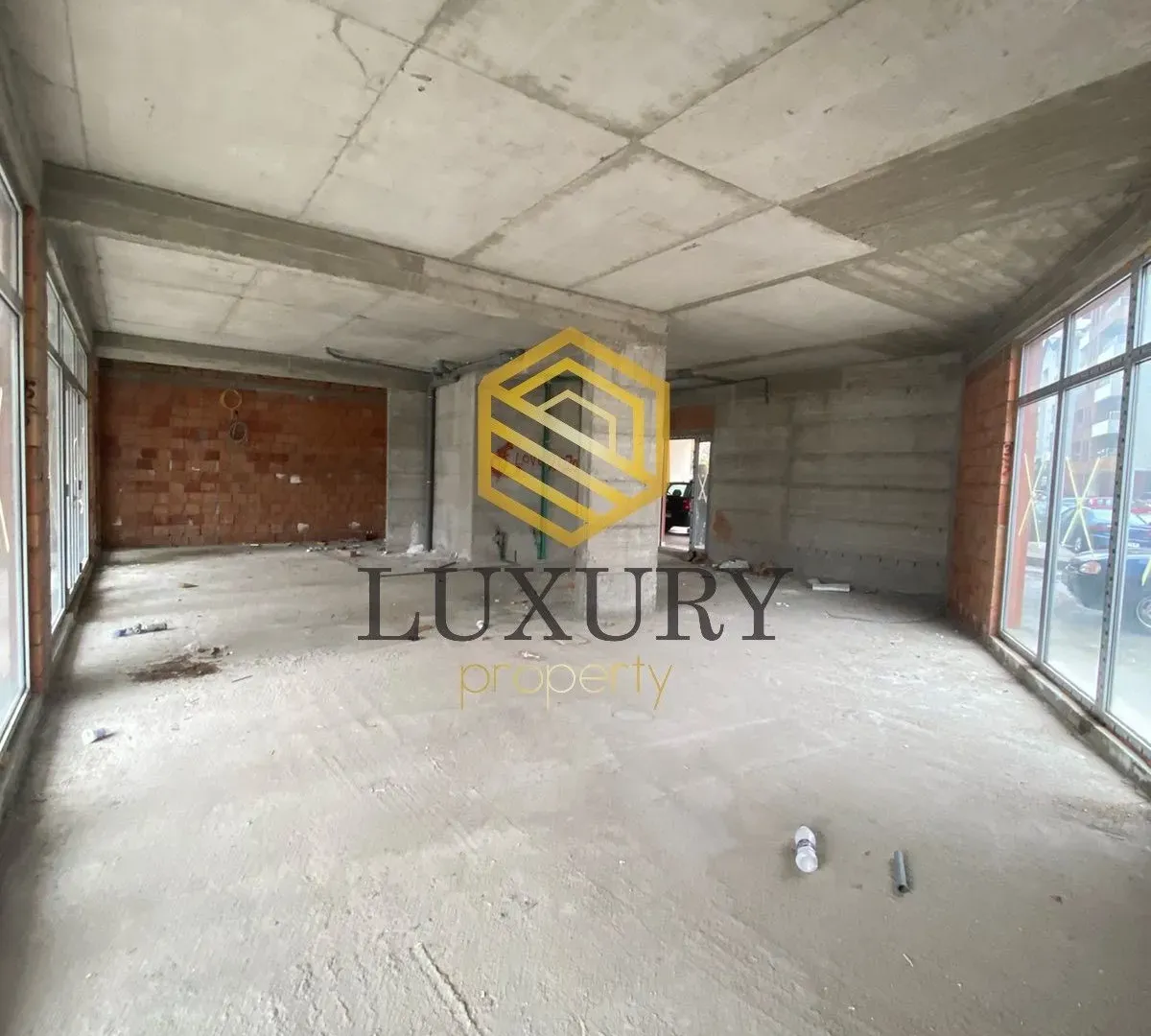 Izdavanje, poslovni prostor, 90m², Ljubović, Podgorica