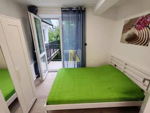 Izdavanje, trosoban stan, 60m², Centar, Novi Sad - image 9