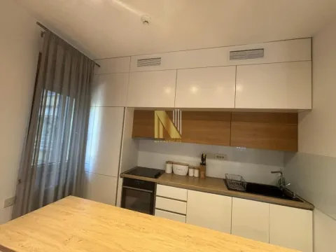 Izdavanje, četvorosoban stan, 102m², Centar, Novi Sad - image 5