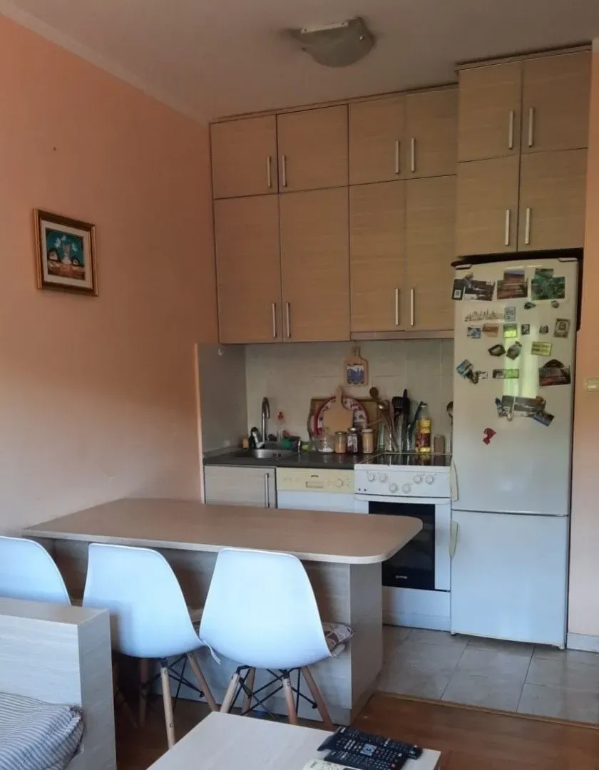 Izdavanje, jednosoban stan, 33m², Pobrežje, Podgorica