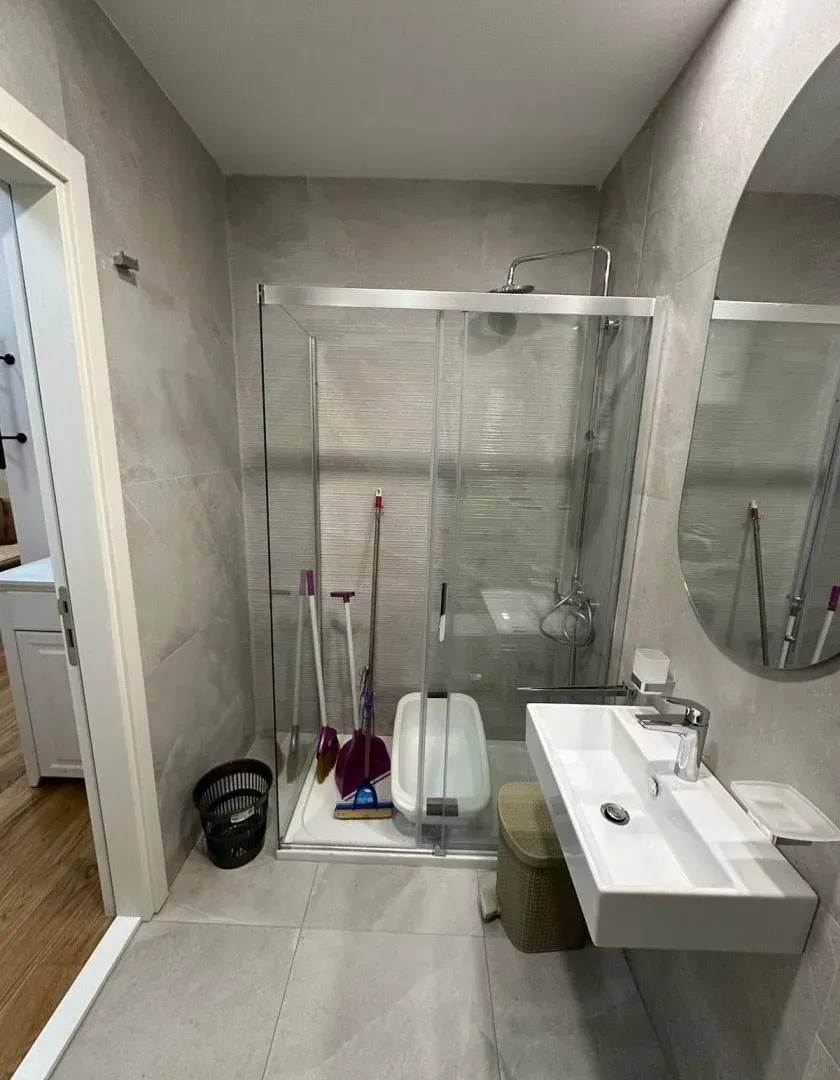 Izdavanje, jednosoban stan, 40m², Central Point, Podgorica
