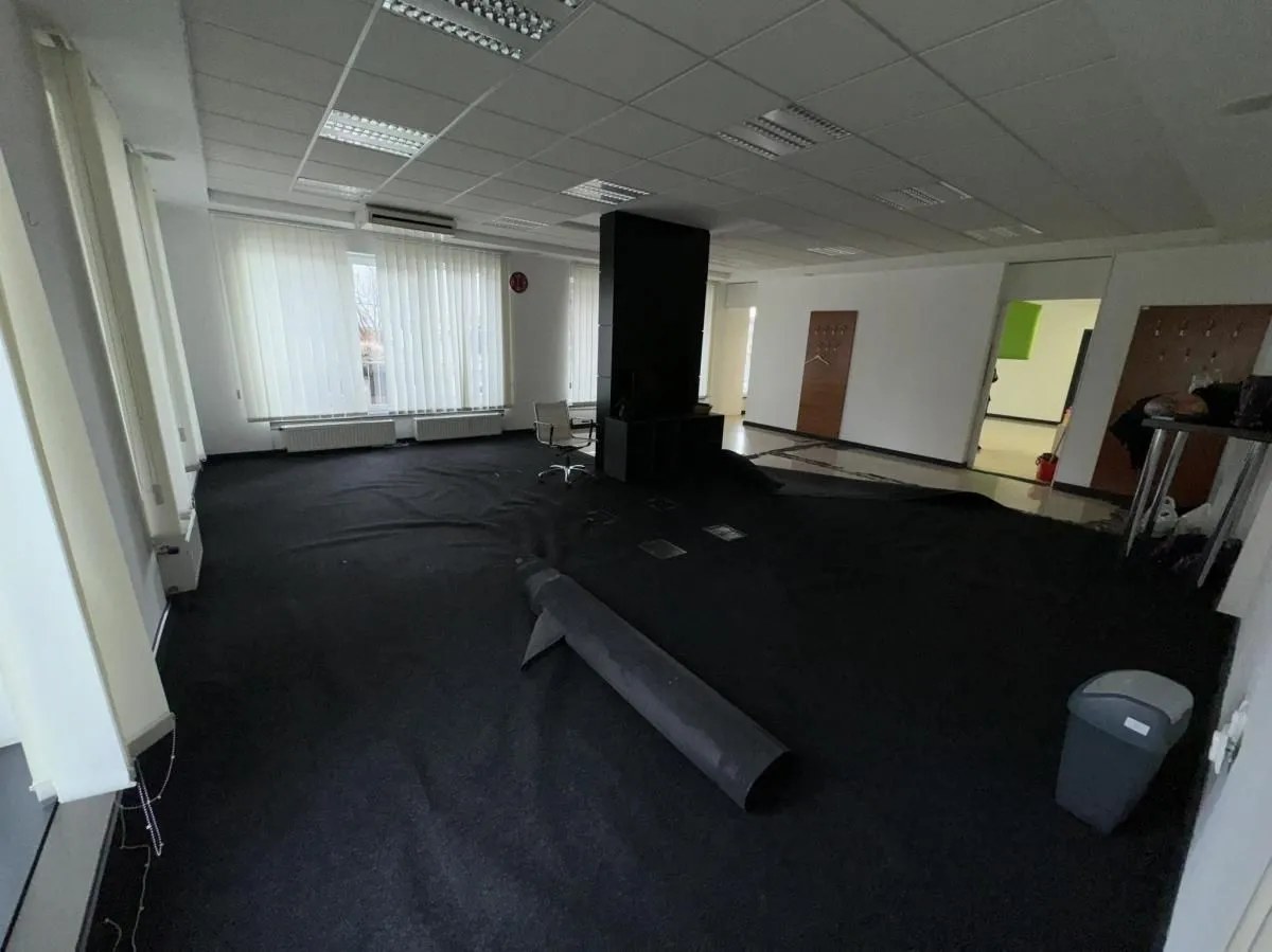 Izdavanje, poslovni prostor, 300m², Cvetkova Pijaca, Zvezdara Sve Podlokacije