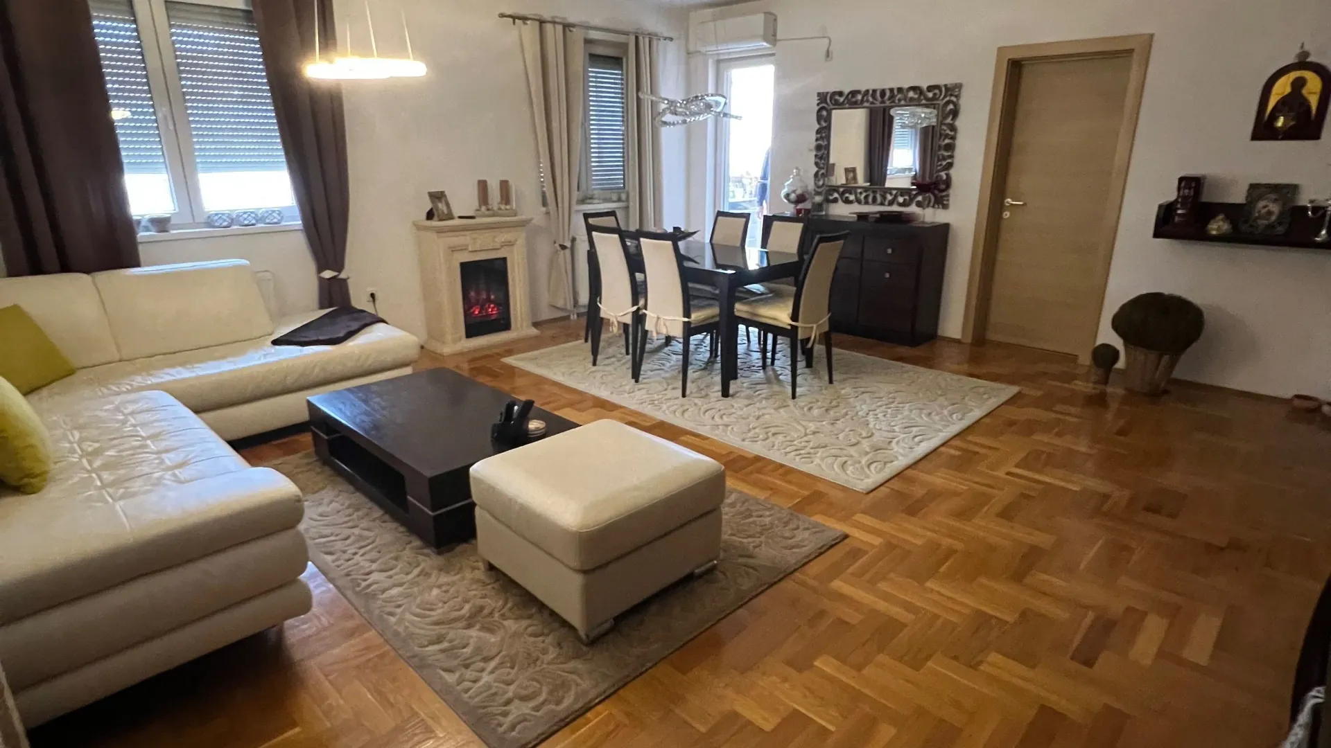 Prodaja, četvorosoban stan, 128m², Novo naselje, Novi Sad