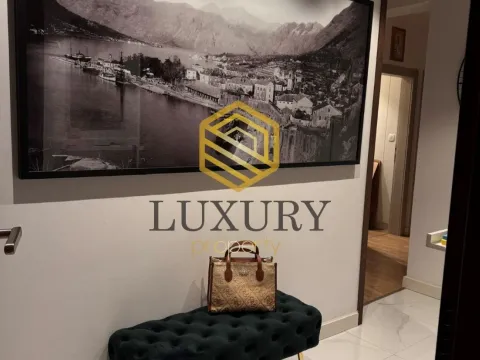 Sale, two bedroom apartment, 85m², Dobrota, Kotor - image 11