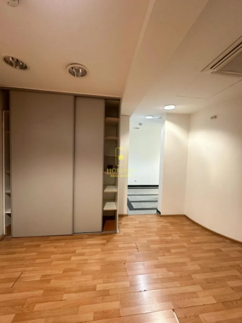 Izdavanje, poslovni prostor, 250m², Momišići, Podgorica