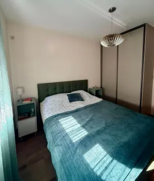 Furnished bedroom with a double bed and a fitted wardrobe. - image 7