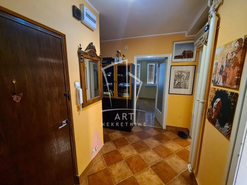 Izdavanje, trosoban stan, 72m², Vračar Sve Podlokacije, Beograd