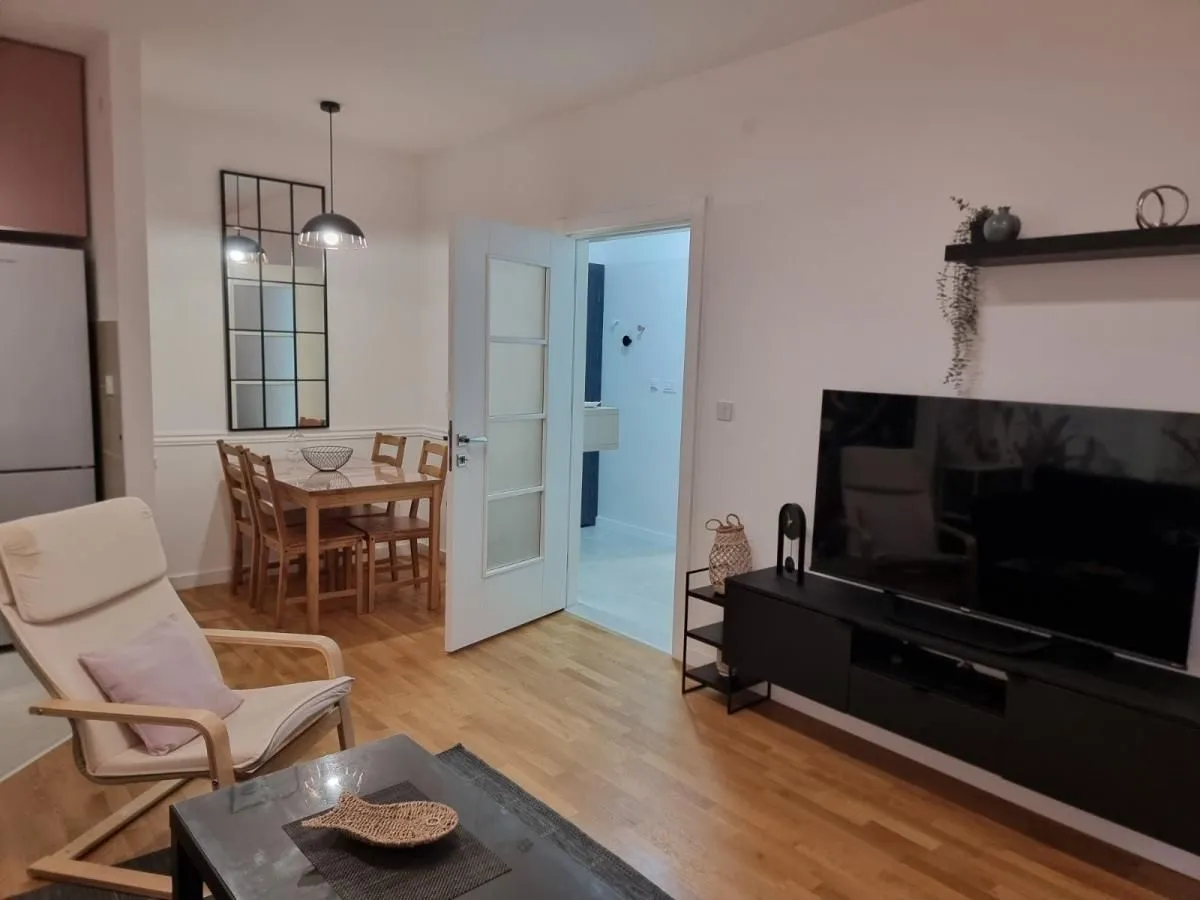Rent, one bedroom apartment, 46m², Centar, Tivat