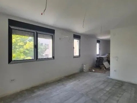 Sale, three bedroom apartment, 78m², Južni Bulevar, Vračar Sve Podlokacije - image 2