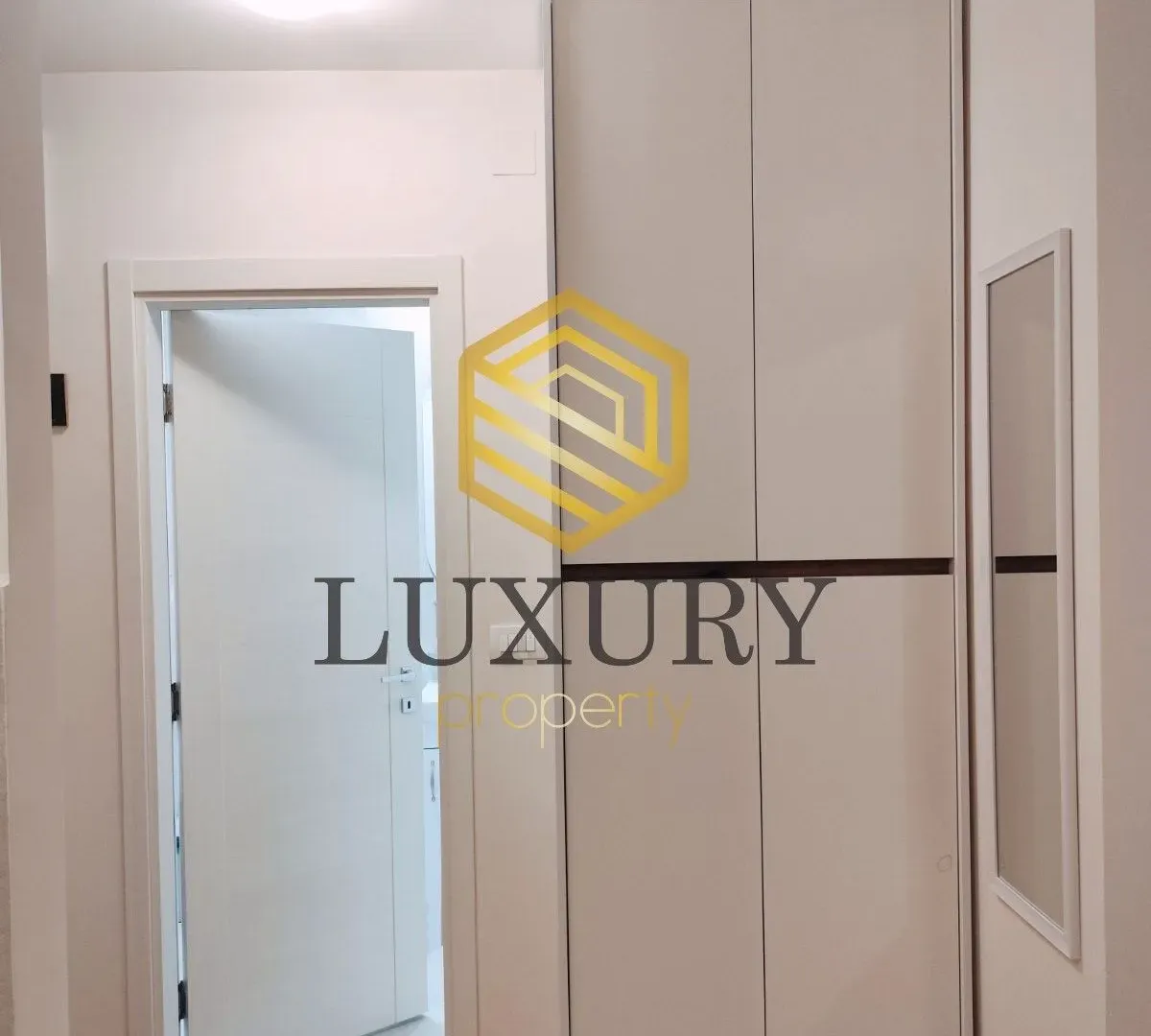 Prodaja, jednosoban stan, 40m², Central Point, Podgorica