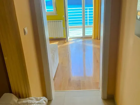 Izdavanje, dvosoban stan, 96m², Centar, Herceg Novi - image 8