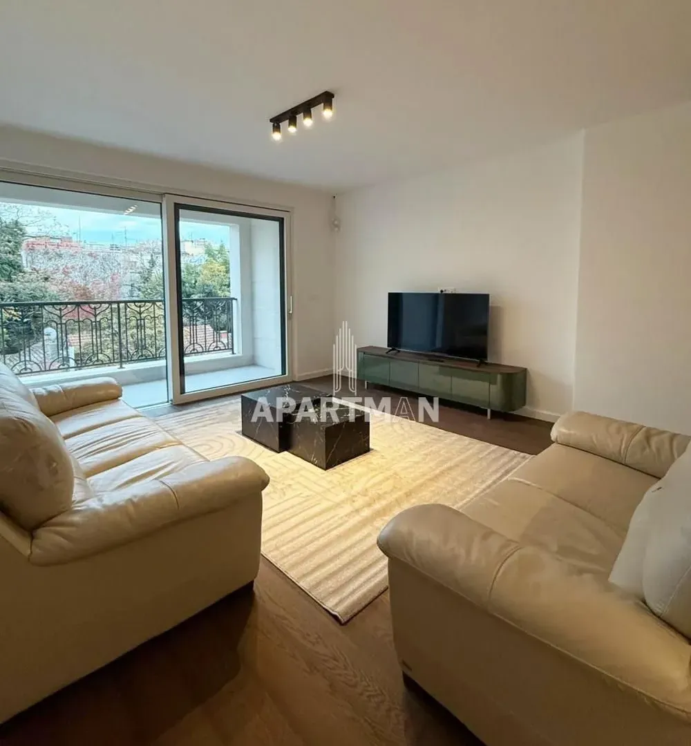 Izdavanje, četvorosoban stan, 116m², Slavija, Vračar Sve Podlokacije