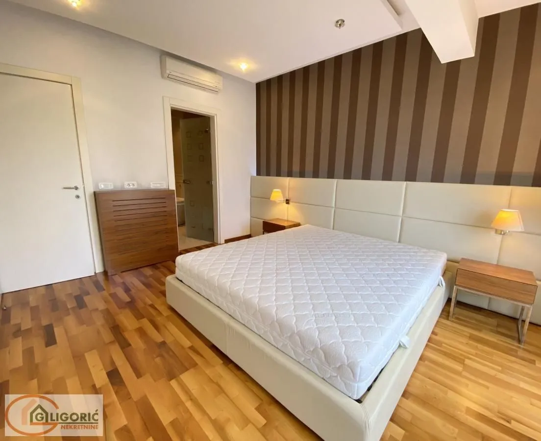 Izdavanje, trosoban stan, 122m², Stari Grad, Beograd