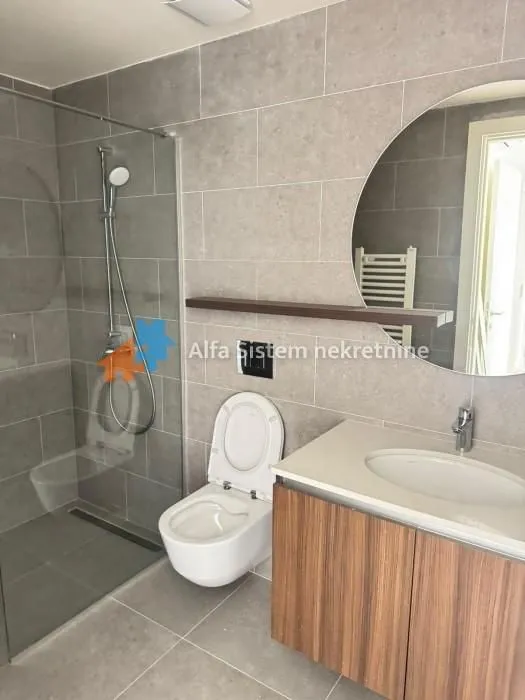Izdavanje, trosoban stan, 74m², Savski Venac, Beograd
