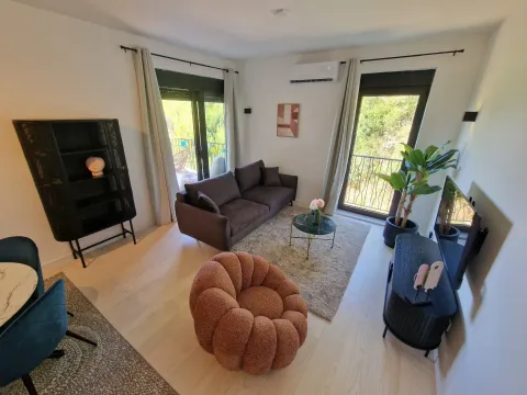 Rent, one bedroom apartment, 46m², Budva, Crna Gora - image 23