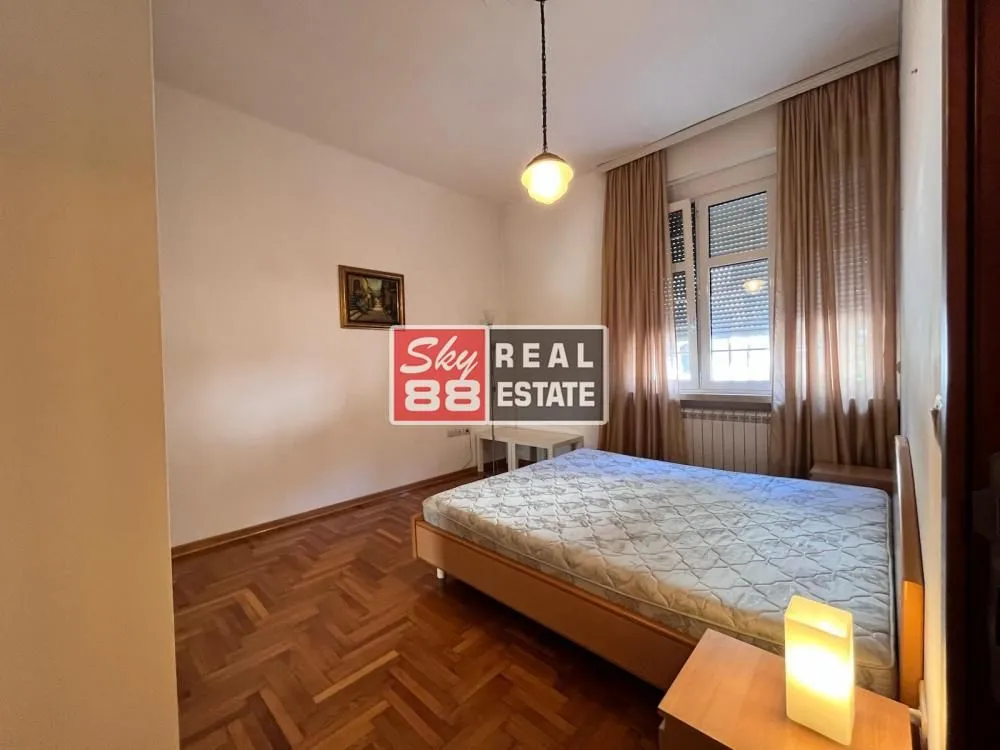 Rent, four bedroom apartment, 130m², Senjak, Beograd