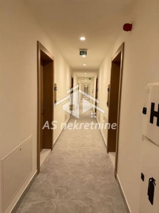 Izdavanje, trosoban stan, 79m², Savski Venac, Beograd
