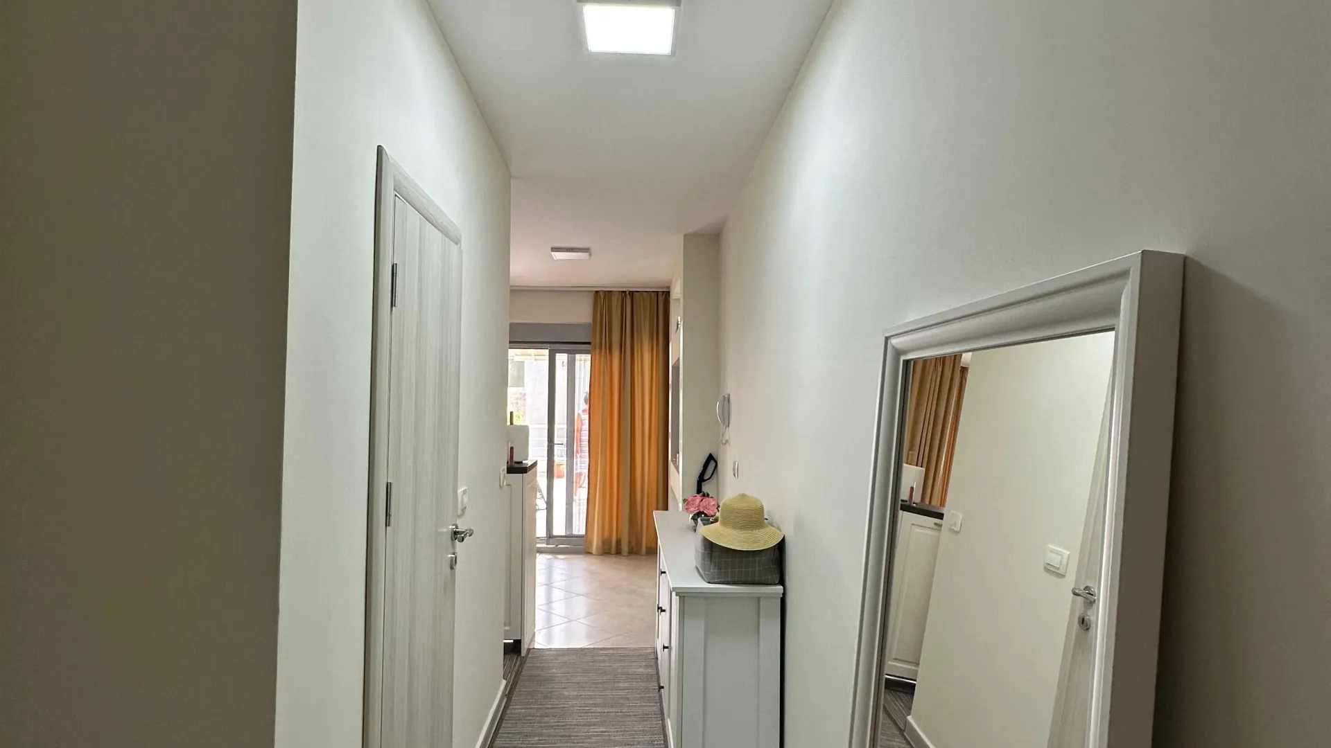 Rent, one bedroom apartment, 48m², Tivat, Crna Gora
