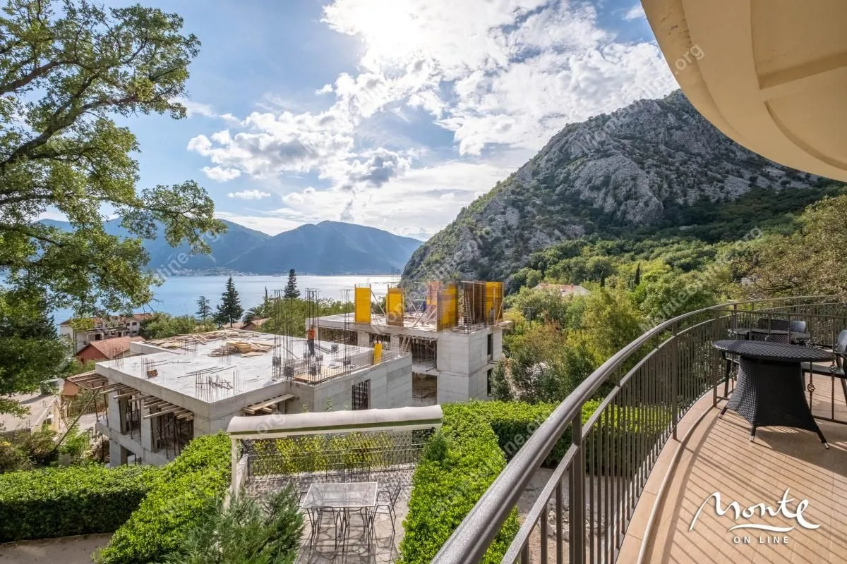 Prodaja, dvosoban stan, 105m², Orahovac, Kotor
