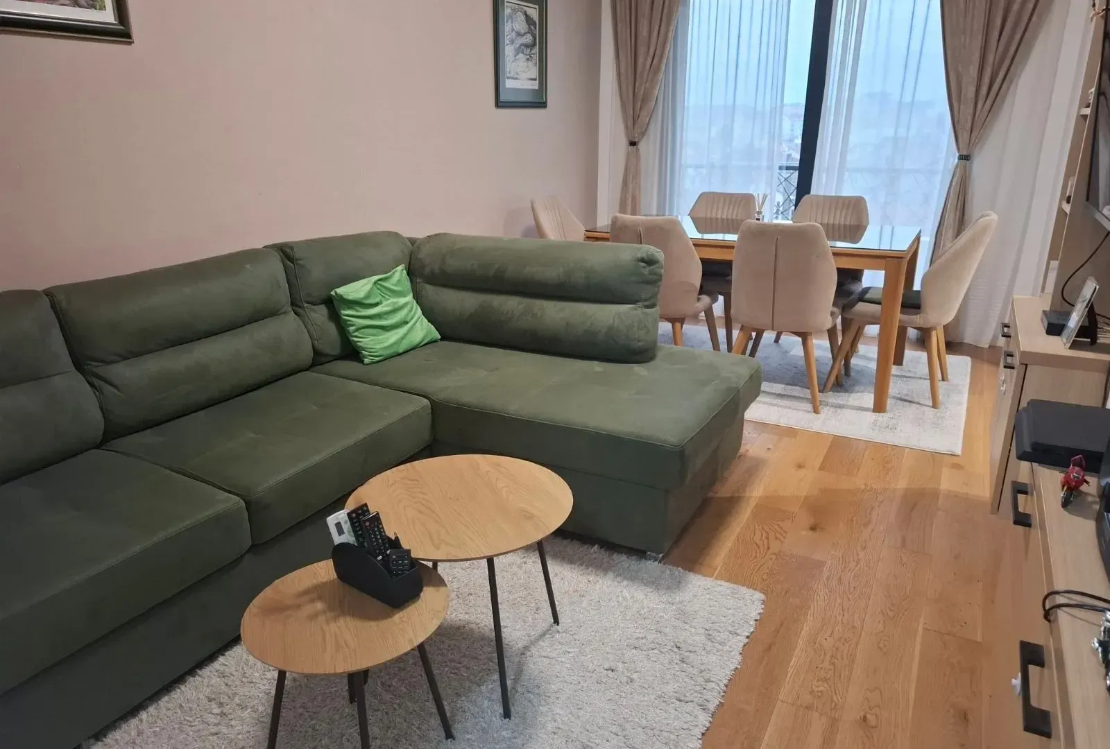 Izdavanje, dvosoban stan, 70m², Kalimanj, Tivat