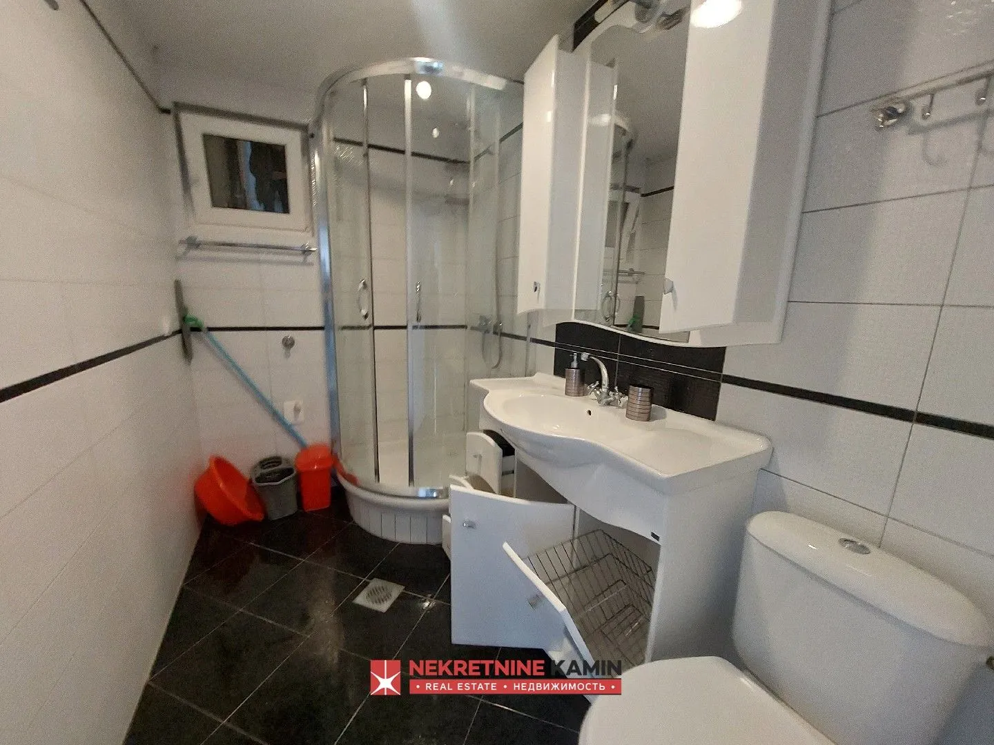 Prodaja, trosoban stan, 85m², Sveti Stefan, Budva