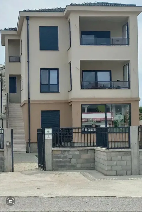Rent, house, 180m², Gornja Gorica, Podgorica