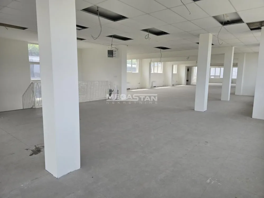 Rent, office space, 1200m², Čukarica, Beograd