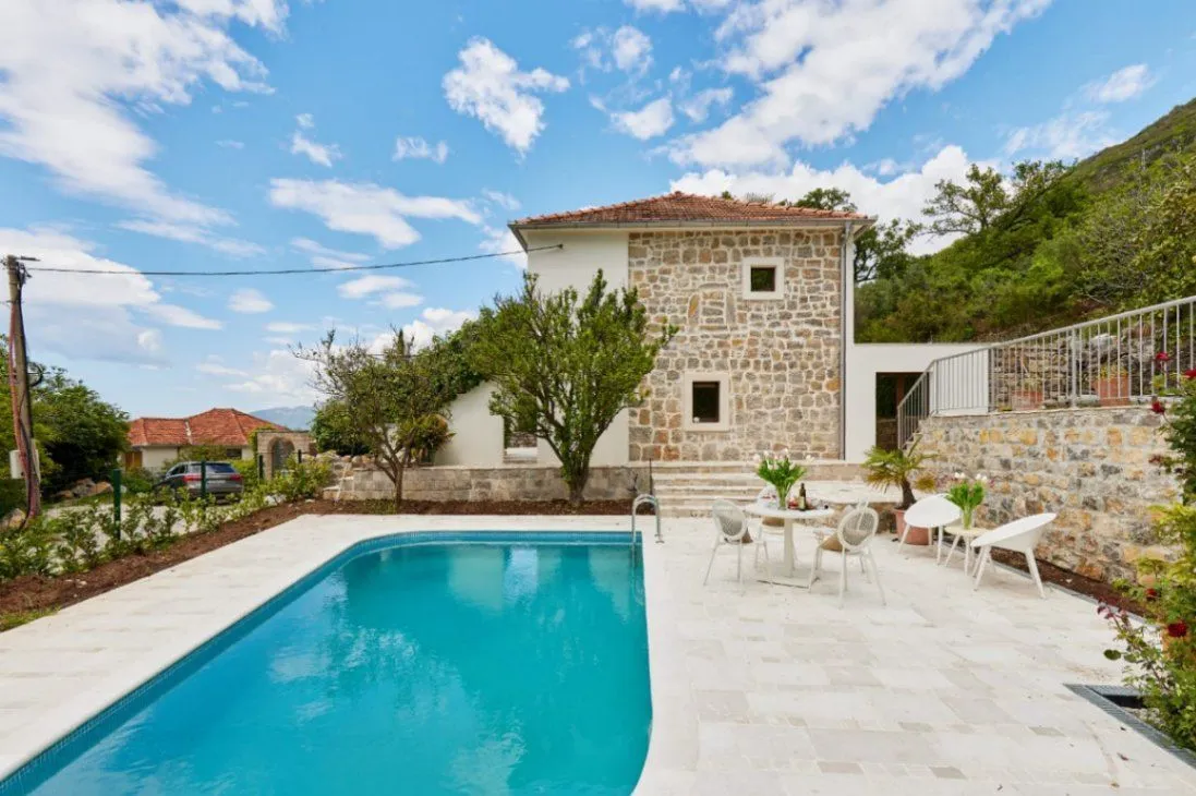 Izdavanje, kuća, 150m², Kavač, Kotor
