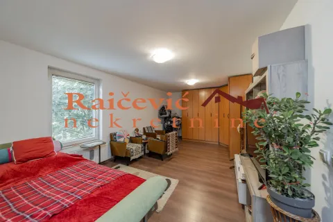 Sale, house, 260m², Resnik, Beograd - image 15