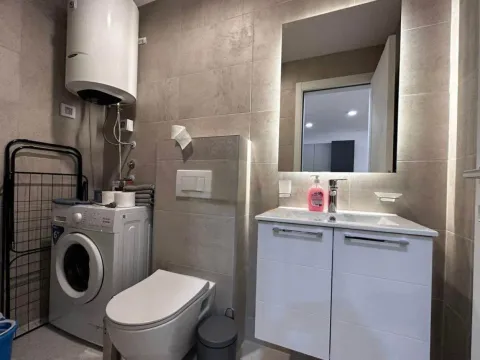 Izdavanje, četvorosoban stan, 45m², Stari Aerodrom, Podgorica - image 9