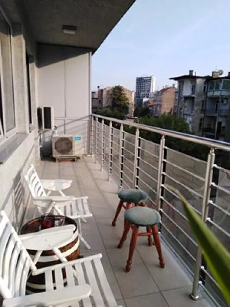 Izdavanje, četvorosoban stan, 118m², Savski Venac, Beograd