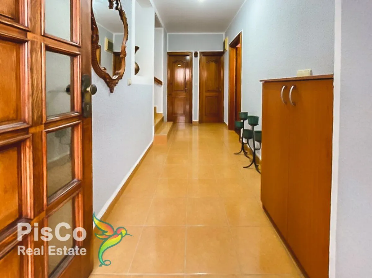 Izdavanje, kuća, 210m², Masline, Podgorica