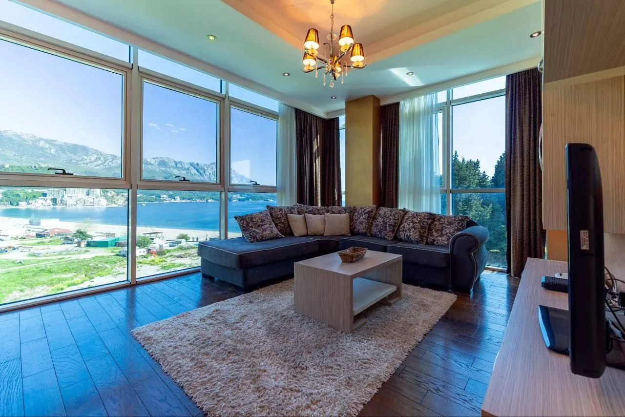 Rent, two bedroom apartment, 70m², Bečići, Budva