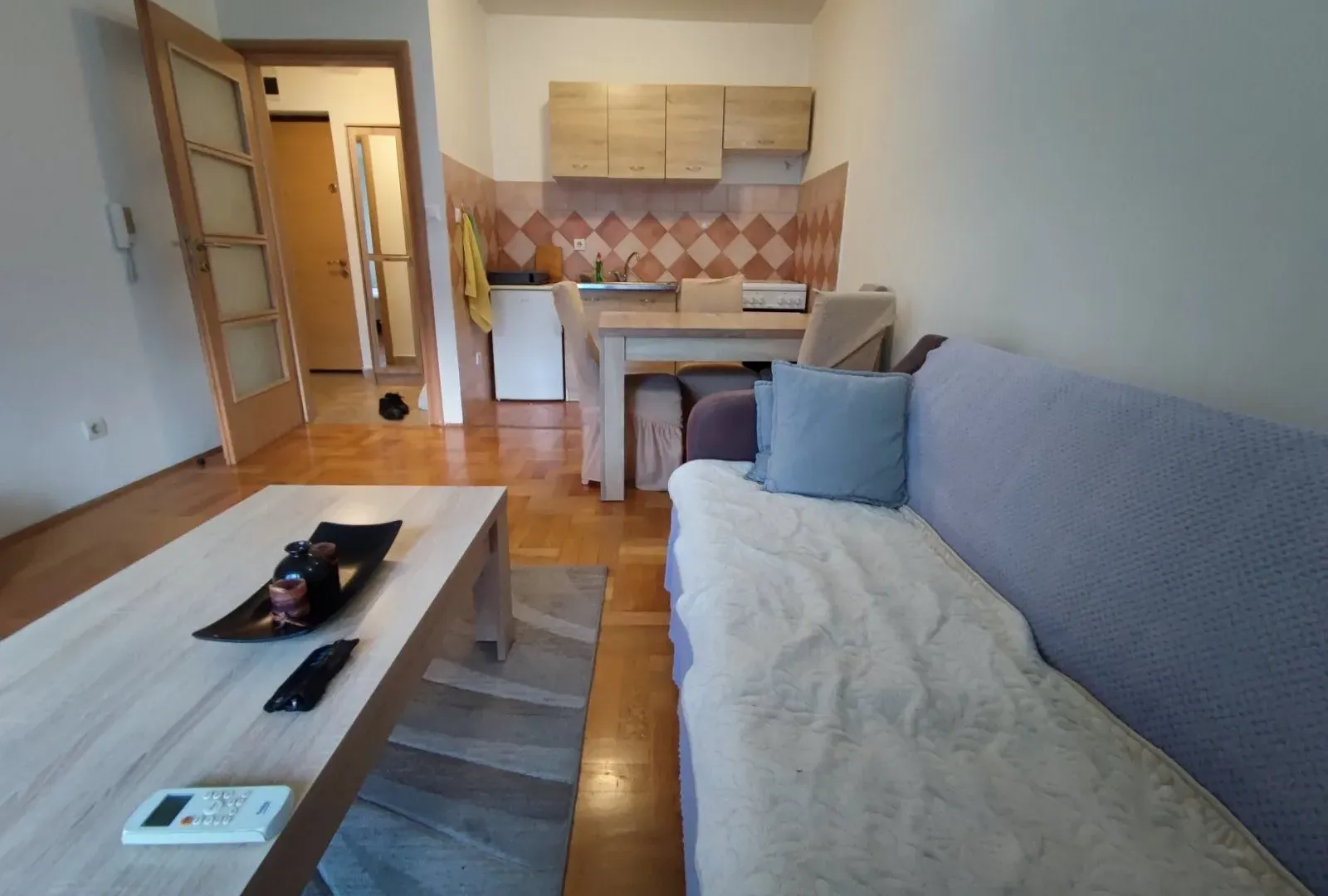 Izdavanje, jednosoban stan, 40m², Stari Aerodrom, Podgorica