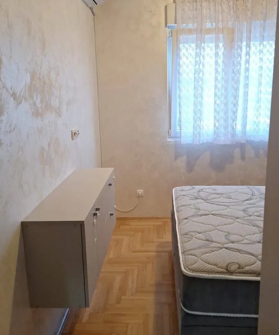 Izdavanje, jednosoban stan, 43m², Stari Aerodrom, Podgorica