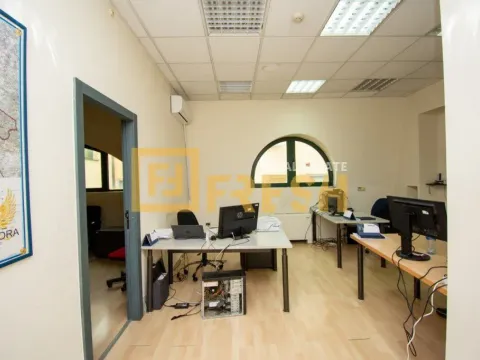 Prodaja, poslovni prostor, 533m², Centar, Podgorica - image 9