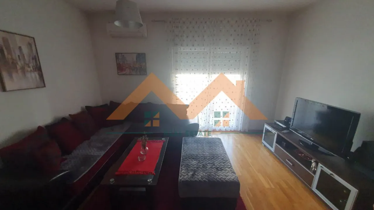 Izdavanje, dvosoban stan, 74m², City Kvart, Podgorica