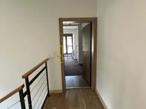 Izdavanje, trosoban stan, 120m², Podgorica, Crna Gora