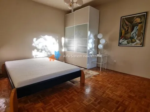 Furnished bedroom with a double bed, wardrobe, and parquet flooring. - image 19