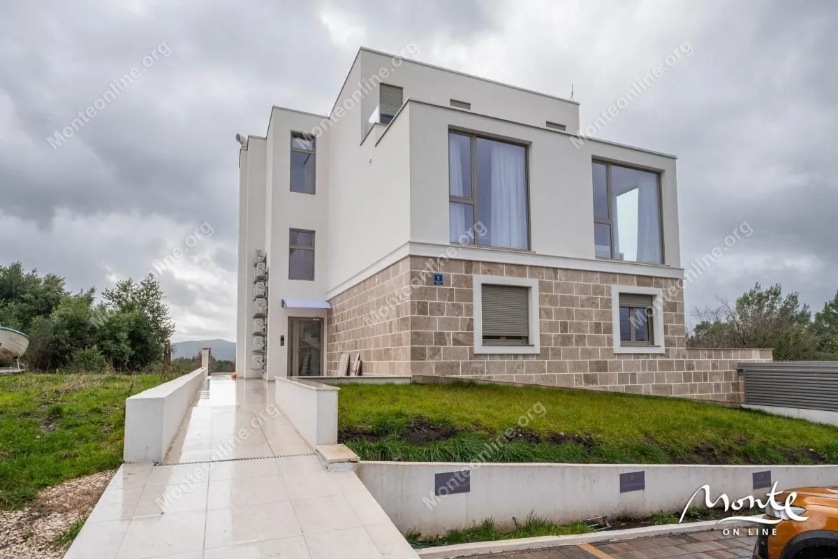 Prodaja, dvosoban stan, 90m², Tivat, Crna Gora