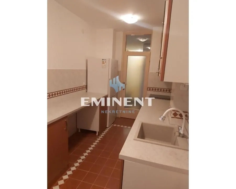 Izdavanje, trosoban stan, 75m², Banovo Brdo, Beograd