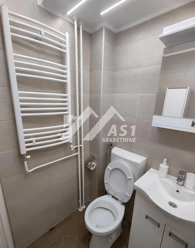 Izdavanje, jednosoban stan, 37m², Novo naselje, Novi Sad