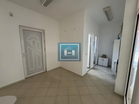 Izdavanje, poslovni prostor, 110m², Ćuprija, Srbija - image 7