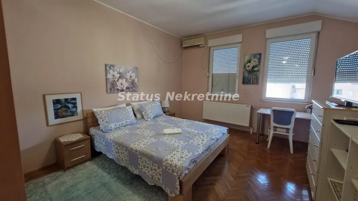 Prodaja, četvorosoban stan, 120m², Centar, Novi Sad