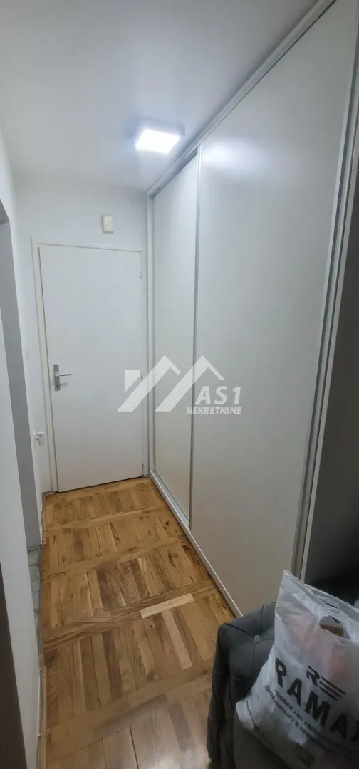 Izdavanje, jednosoban stan, 32m², Betanija, Novi Sad Sve Podlokacije