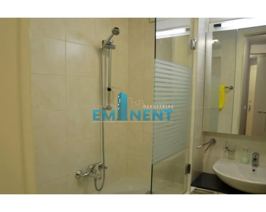 Izdavanje, dvosoban stan, 68m², Novi Beograd Blok 67, Novi Beograd Sve Podlokacije