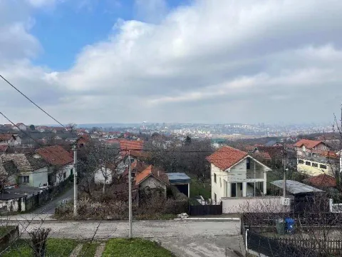 Kuća in Voždovac Sve Podlokacije