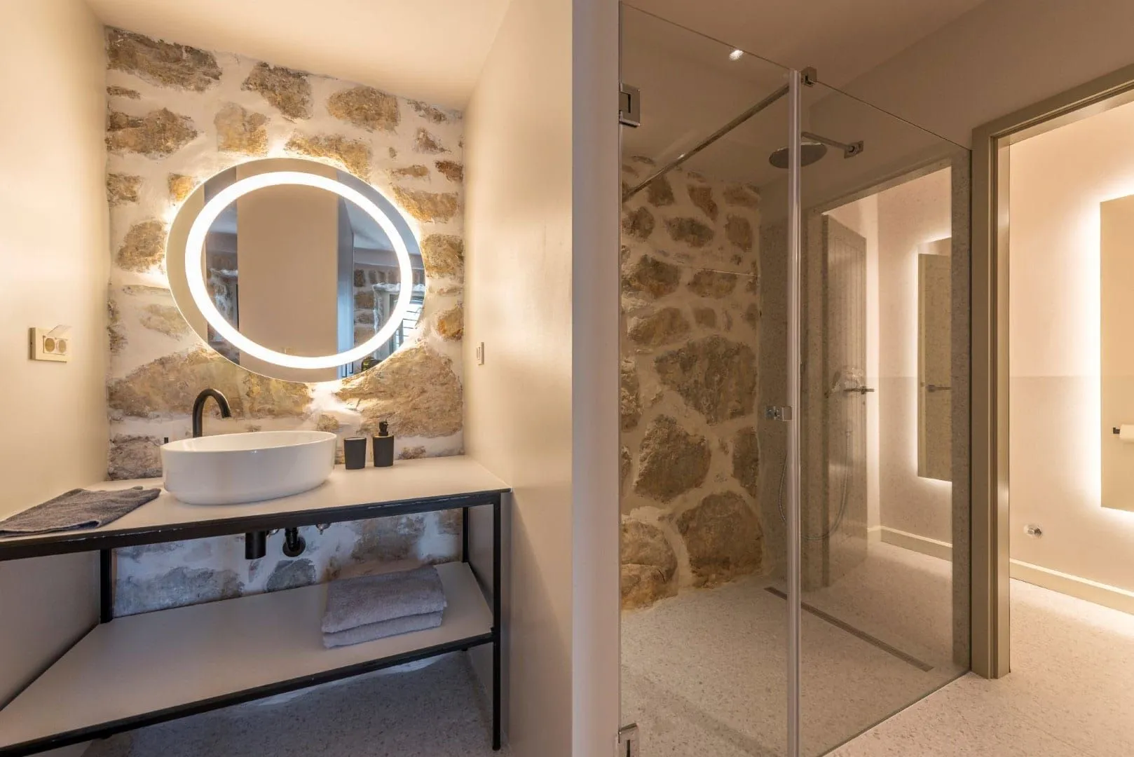Prodaja, četvorosoban stan, 2000m², Trebešin, Herceg Novi