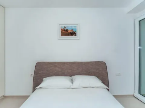 Izdavanje, stan, 54m², Pržno, Budva - image 2